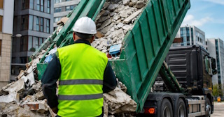 Вывоз строительного мусора в Новокуйбышевске: услуги лицензированной компании — ПроМусор